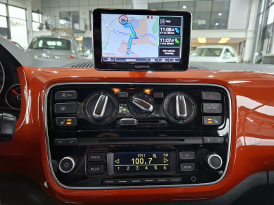 Volkswagen up! 1.0 TSI 75 HIGHLINE, NAVI, CUIR, PANORAMA, SIEGES CHAUFF.,