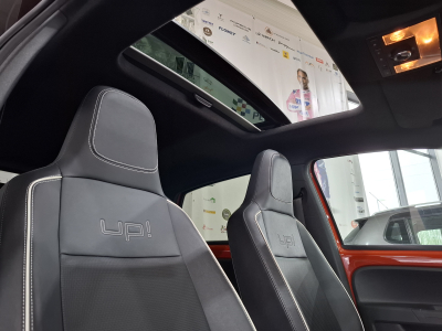 Volkswagen up! 1.0 TSI 75 HIGHLINE, NAVI, CUIR, PANORAMA, SIEGES CHAUFF.,