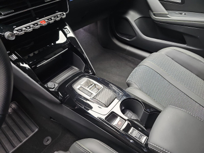 Peugeot 208 1.2 PureTech Hýbrid 110 E-DSC6 GT