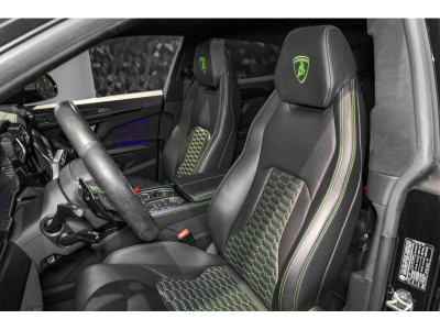 Lamborghini Urus V8 - NERO HELENE / VERDE