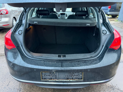 Opel Astra J Lim. 5-trg. Selection