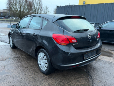 Opel Astra J Lim. 5-trg. Selection