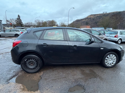 Opel Astra J Lim. 5-trg. Selection