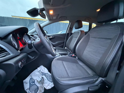 Opel Astra J Lim. 5-trg. Selection