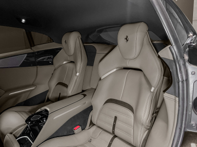 Ferrari Purosangue V12 / PROD.2026/AVAILABLE MY 2026 / PANORAMA/ CARBON /VOLL