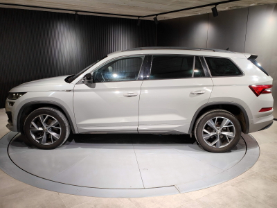 Skoda Kodiaq 2.0 TDI SPORTLINE 7PLACES CARPLAY CAMERA TOIT PANO SIEGES VOLANT CHAUFFANTS