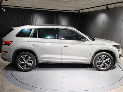 Skoda Kodiaq 2.0 TDI SPORTLINE 7PLACES CARPLAY CAMERA TOIT PANO SIEGES VOLANT CHAUFFANTS