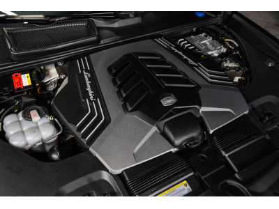 Lamborghini Urus V8 - NERO HELENE / ORANGE - AKRAPOVIC