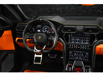 Lamborghini Urus V8 - NERO HELENE / ORANGE - AKRAPOVIC