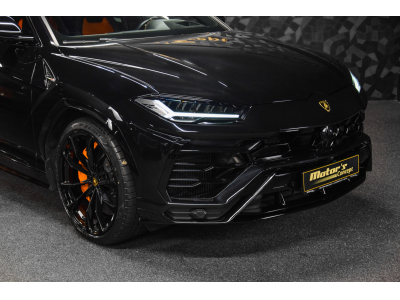 Lamborghini Urus V8 - NERO HELENE / ORANGE - AKRAPOVIC
