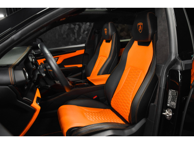 Lamborghini Urus V8 - NERO HELENE / ORANGE - AKRAPOVIC