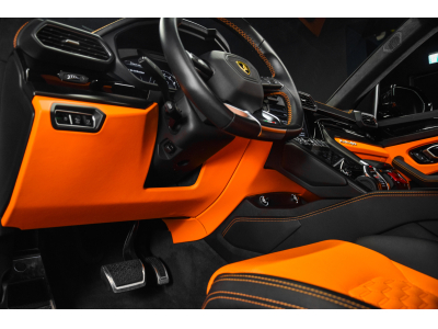 Lamborghini Urus V8 - NERO HELENE / ORANGE - AKRAPOVIC