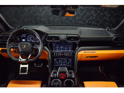 Lamborghini Urus V8 - NERO HELENE / ORANGE - AKRAPOVIC