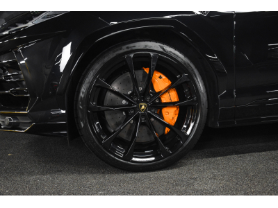 Lamborghini Urus V8 - NERO HELENE / ORANGE - AKRAPOVIC