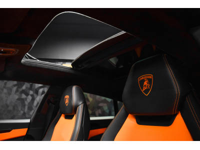 Lamborghini Urus V8 - NERO HELENE / ORANGE - AKRAPOVIC