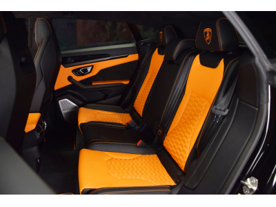 Lamborghini Urus V8 - NERO HELENE / ORANGE - AKRAPOVIC
