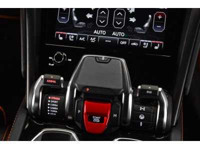 Lamborghini Urus V8 - NERO HELENE / ORANGE - AKRAPOVIC