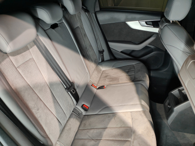 Audi A4 35 TDI S LINE GPS CAMERA CARPLAY TOIT PANO SIEGES CHAUFFANTS