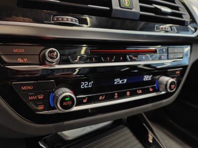 BMW X3 SDRIVE18D TOIT OUV PANO GPS BLUETOOTH CUIR