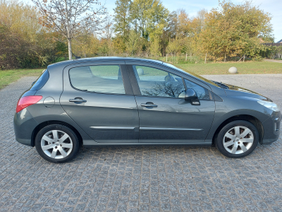 Peugeot 308 1.6 VTi 120 Auto. Premium Pack