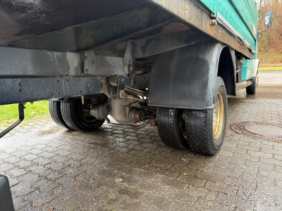 Mercedes-Benz  614 D / Doopelkabine / mit kleiner Kran