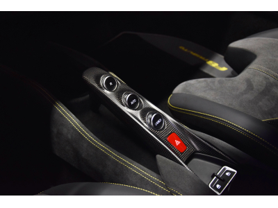 Ferrari F8 Tributo V8 - GIALLO TRIPLO STRATO