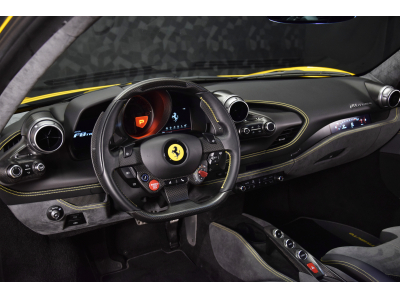 Ferrari F8 Tributo V8 - GIALLO TRIPLO STRATO
