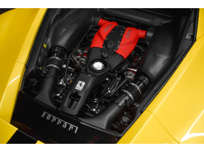 Ferrari F8 Tributo V8 - GIALLO TRIPLO STRATO