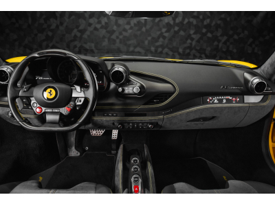 Ferrari F8 Tributo V8 - GIALLO TRIPLO STRATO
