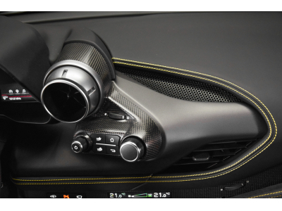 Ferrari F8 Tributo V8 - GIALLO TRIPLO STRATO