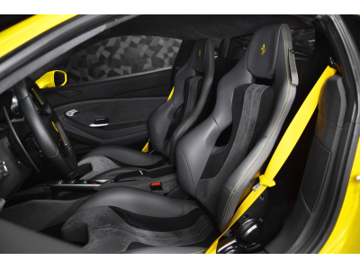 Ferrari F8 Tributo V8 - GIALLO TRIPLO STRATO