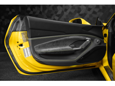 Ferrari F8 Tributo V8 - GIALLO TRIPLO STRATO