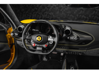 Ferrari F8 Tributo V8 - GIALLO TRIPLO STRATO