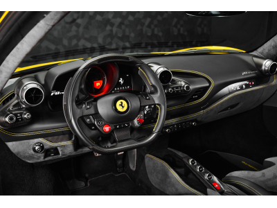 Ferrari F8 Tributo V8 - GIALLO TRIPLO STRATO