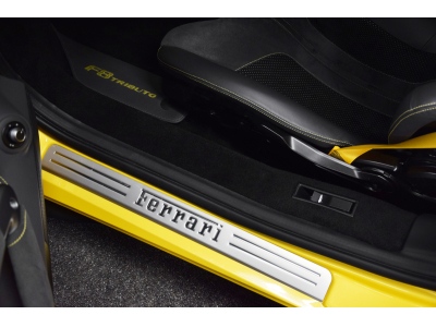 Ferrari F8 Tributo V8 - GIALLO TRIPLO STRATO