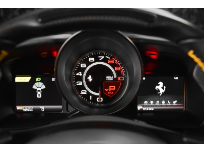 Ferrari F8 Tributo V8 - GIALLO TRIPLO STRATO