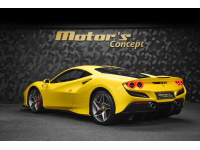 Ferrari F8 Tributo V8 - GIALLO TRIPLO STRATO