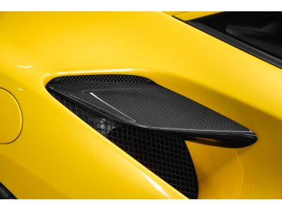 Ferrari F8 Tributo V8 - GIALLO TRIPLO STRATO