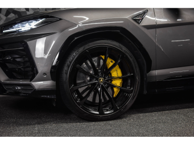 Lamborghini Urus V8 AKRAPOVIC - GRIGIO KERES