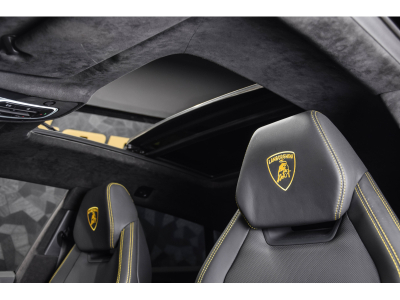 Lamborghini Urus V8 AKRAPOVIC - GRIGIO KERES