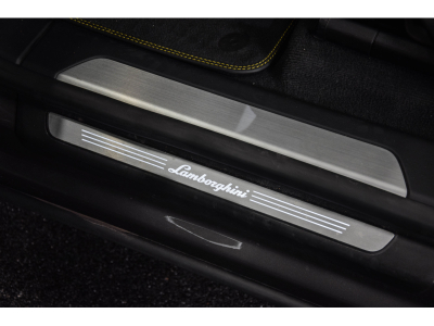 Lamborghini Urus V8 AKRAPOVIC - GRIGIO KERES