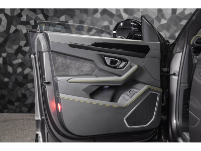 Lamborghini Urus V8 AKRAPOVIC - GRIGIO KERES