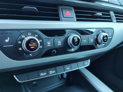 Audi A4 30 TDI S-LINE S-TRONIC CARPLAY GPS CUIR LED