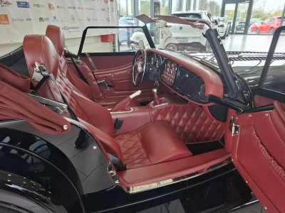 Morgan Plus 8 SPORT BLACK 4.8 V8 BMW 367HP, 1 HAND