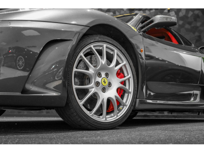 Ferrari F430 Coupé - GRIGIO SILVERSTONE / ROSSO