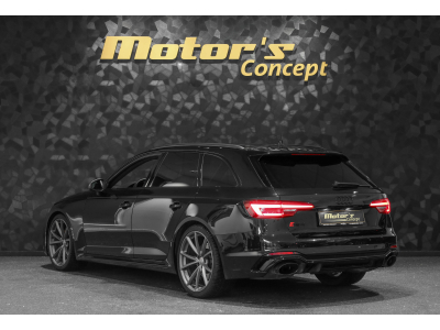 Audi RS4 AVANT 2.9 V6 QUATTRO