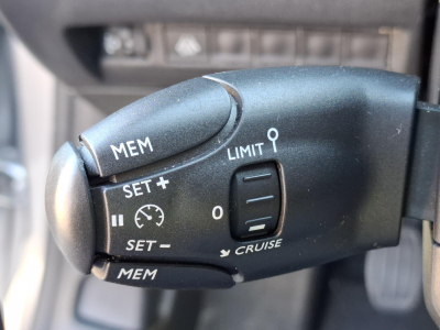 Peugeot 208 1.2 Pute Tech 75 Like