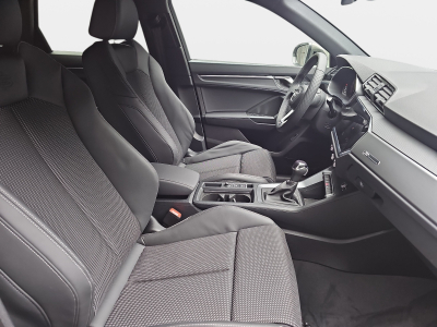 Audi Q3 35 TFSI S-Tronic 150  S-Line