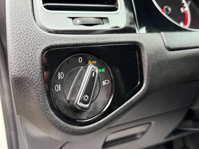 Volkswagen Golf VII Lim. Highline BMT 150PS/DSG/Pano/Leder/