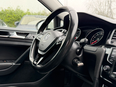 Volkswagen Golf VII Lim. Highline BMT 150PS/DSG/Pano/Leder/